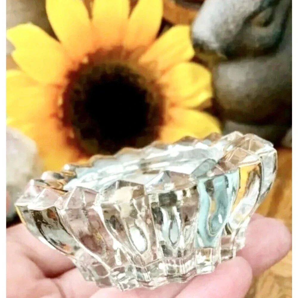 New Elegant Clear w/ Silver Fluted Glass Round Shaped Tea Light Candle Holder